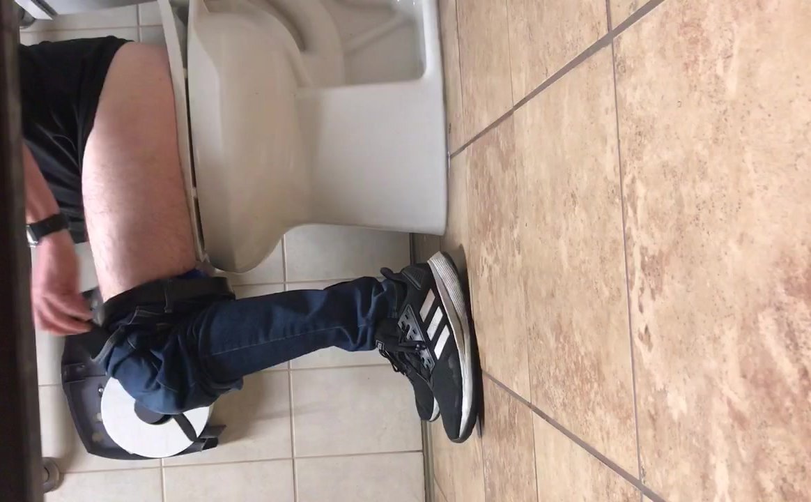 SpyVid3: Quick explosion w/bonus moaning guy at urinal