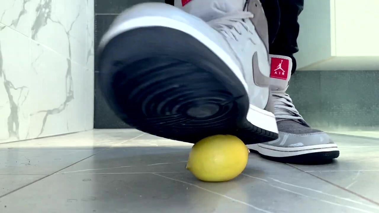 Air Jordan 1s vs Lemons
