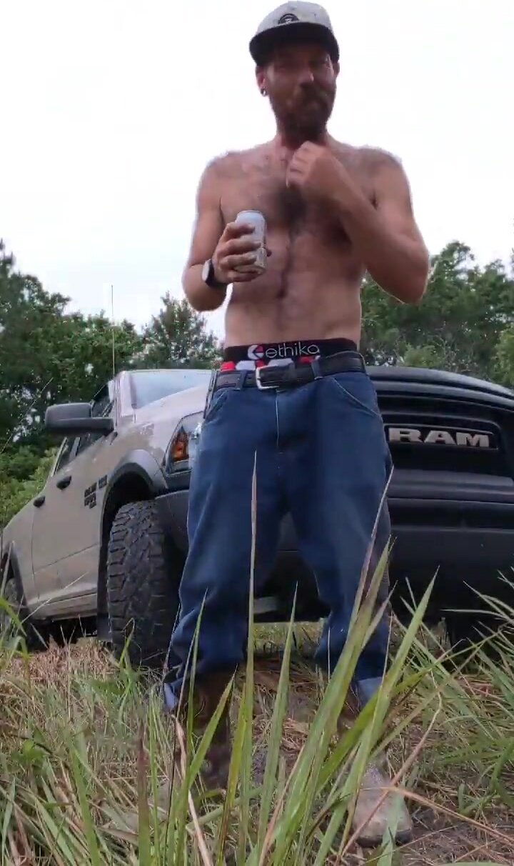 GAY REDNECK DADDY PISSING OUTSIDE 27