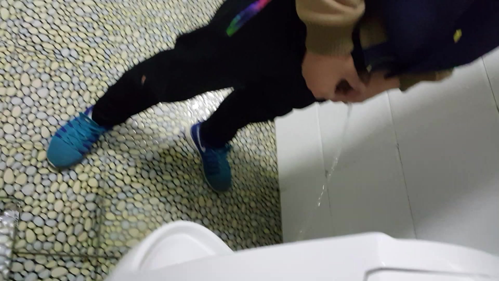 chinese toilet spy pissing - video 9