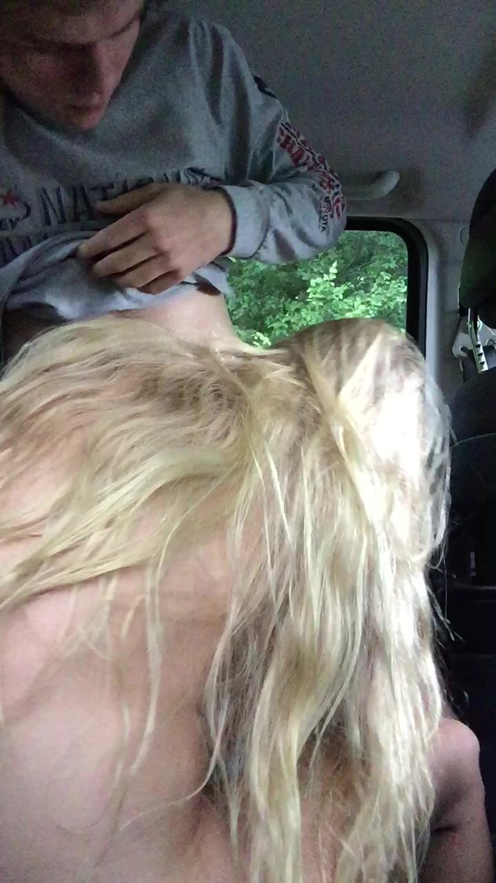 Blonde teen fucking on Backseat of her car (4)