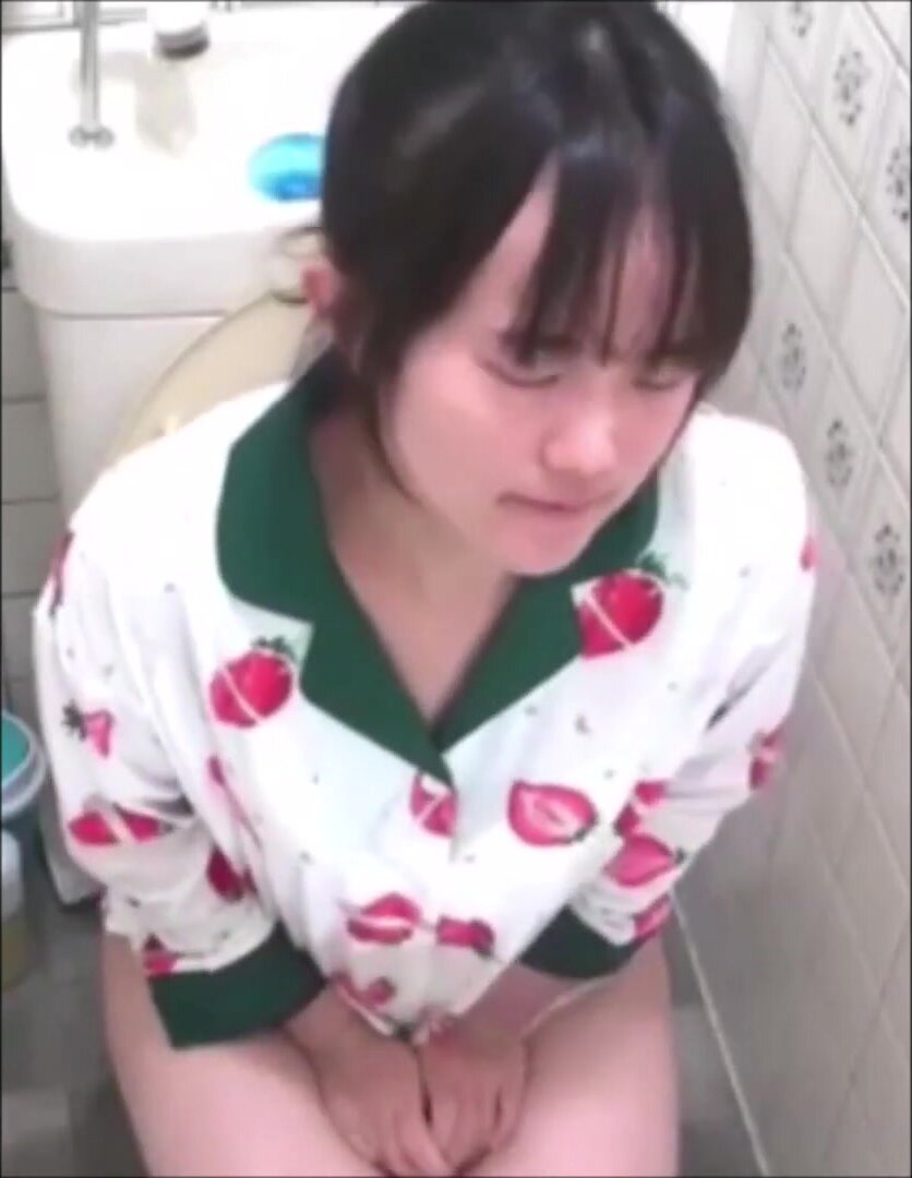 japanese girl pooping - video 13