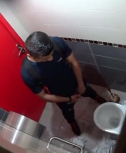 Cam dans les wc en roumanie 4