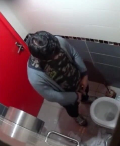 Cam dans les wc en roumanie 6