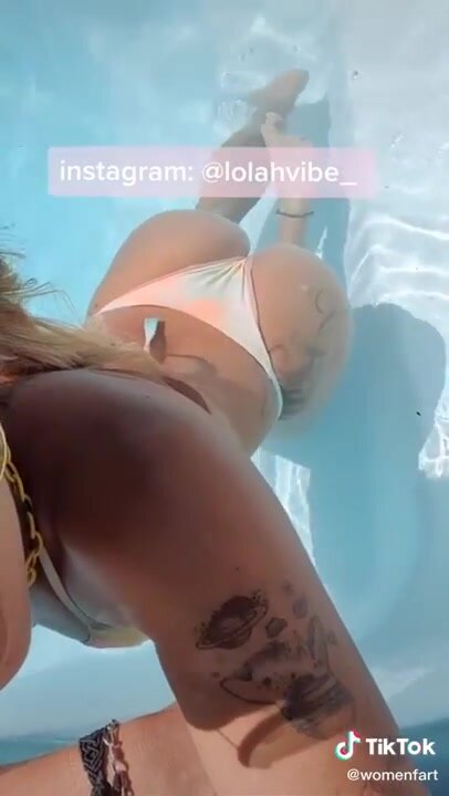 Hot Girl Farting in the Pool