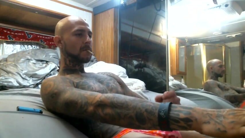 Quick smoke, wank and cum by a tatted hot guy