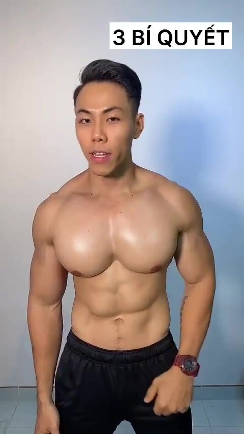 Asian muscle man - video 2