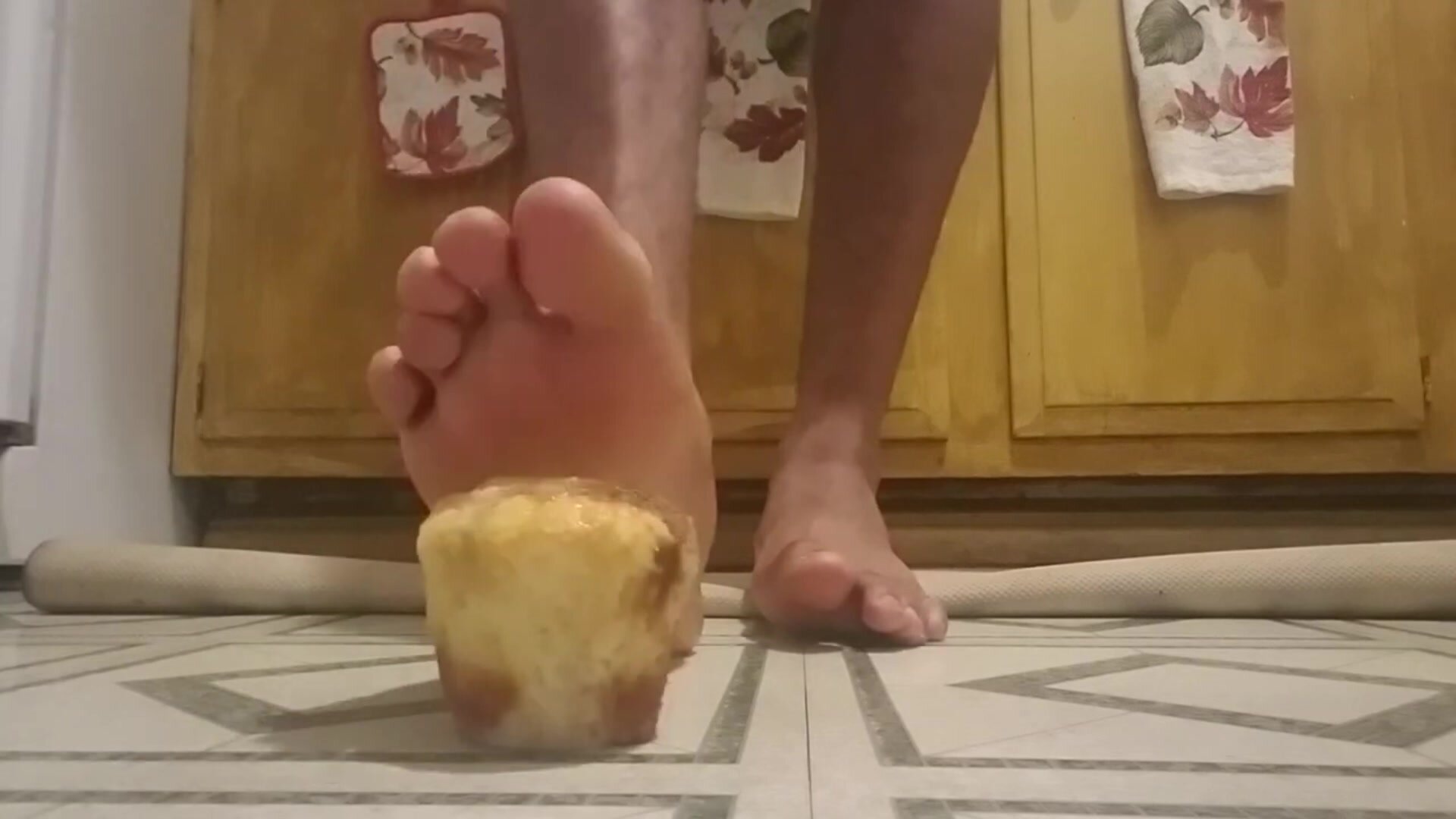 Male Feet Crush Muffin