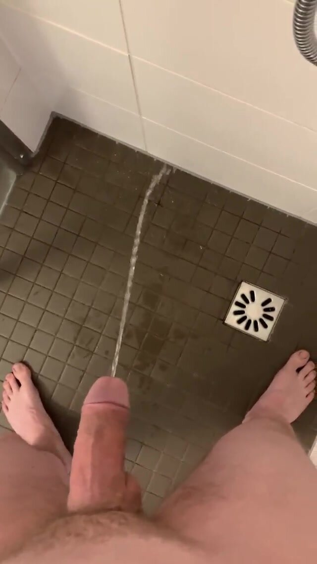 Piss in shower - video 7