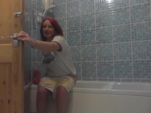 Redhead bathtub pee