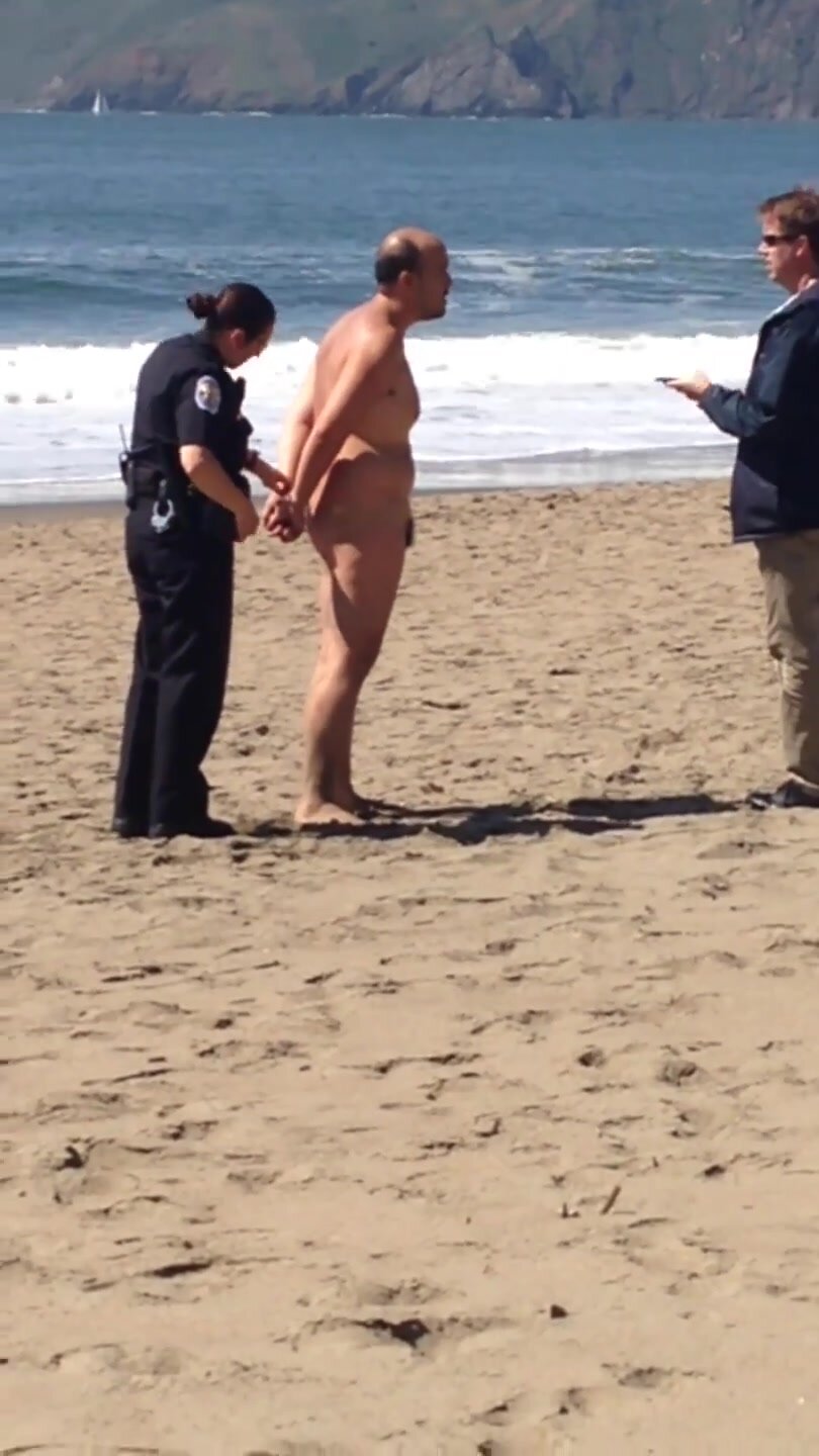 Naken man arrested at public beach