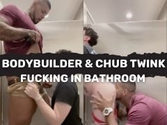 BODYBUILDER & CHUB TWINK! Fuck in public bathroom