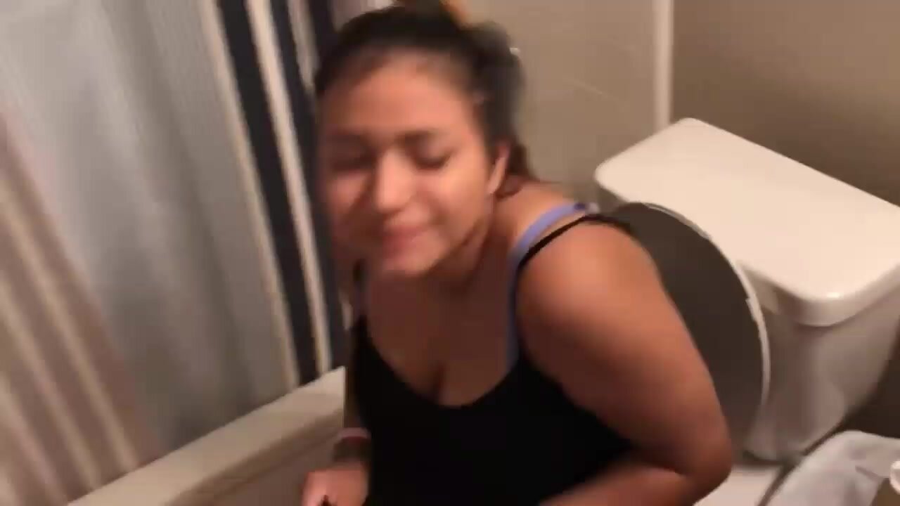 Girl poop on toilet - video 6