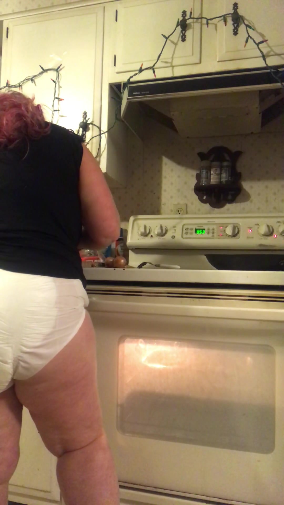 Diaper girl cooks