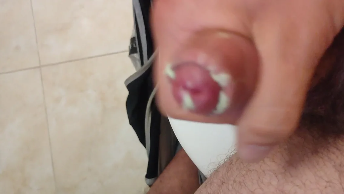 Foreskin Handjob Cum - Handjob and cumshot with chewing gum in the foreskin - ThisVid.com