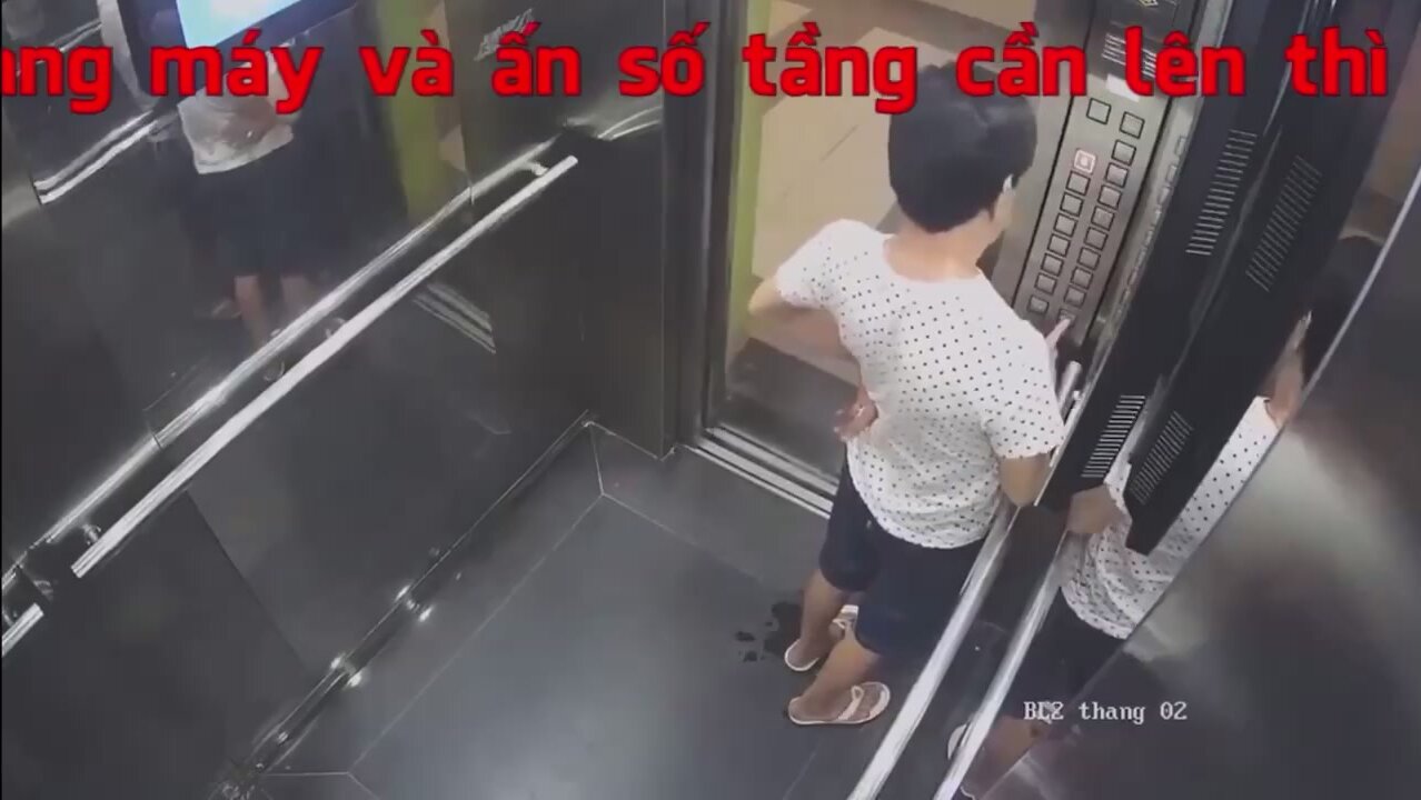 Chinese elevator piss