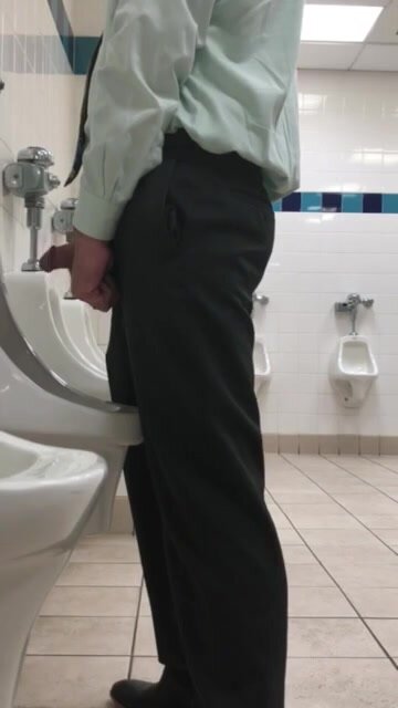 Business Dad Piss - video 2