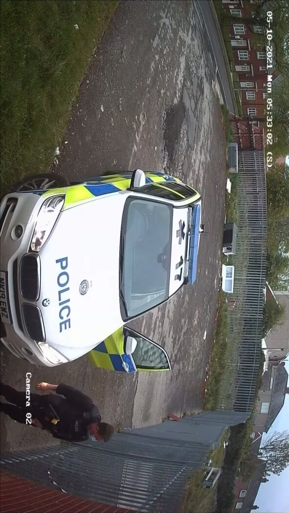 Cop pisses in public