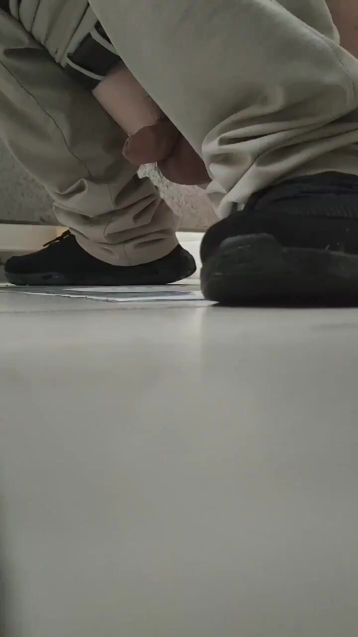 spy squat toilet chinese cumming jerk off - video 19