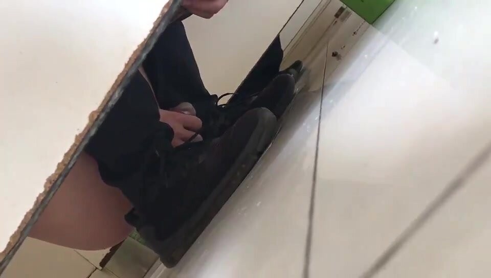spy squat toilet chinese cumming jerk off - video 28