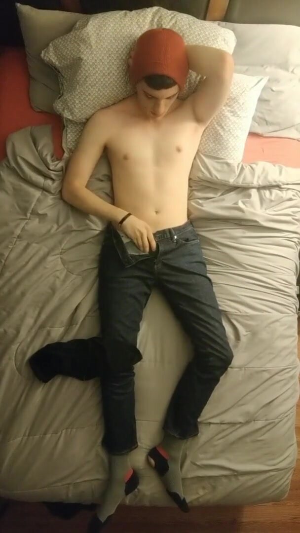 Casual Wank in Bed