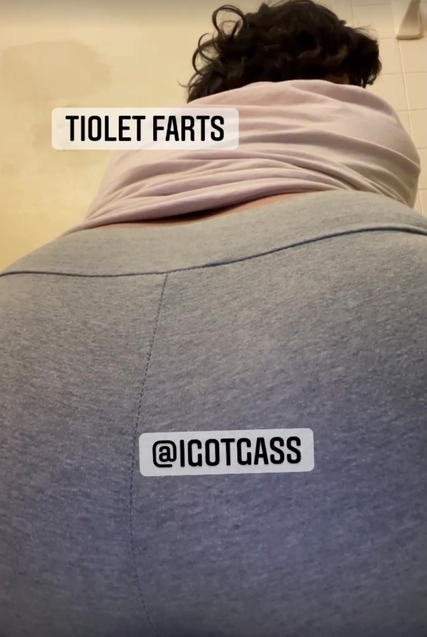 Latina Girls bubbly Toilet farts