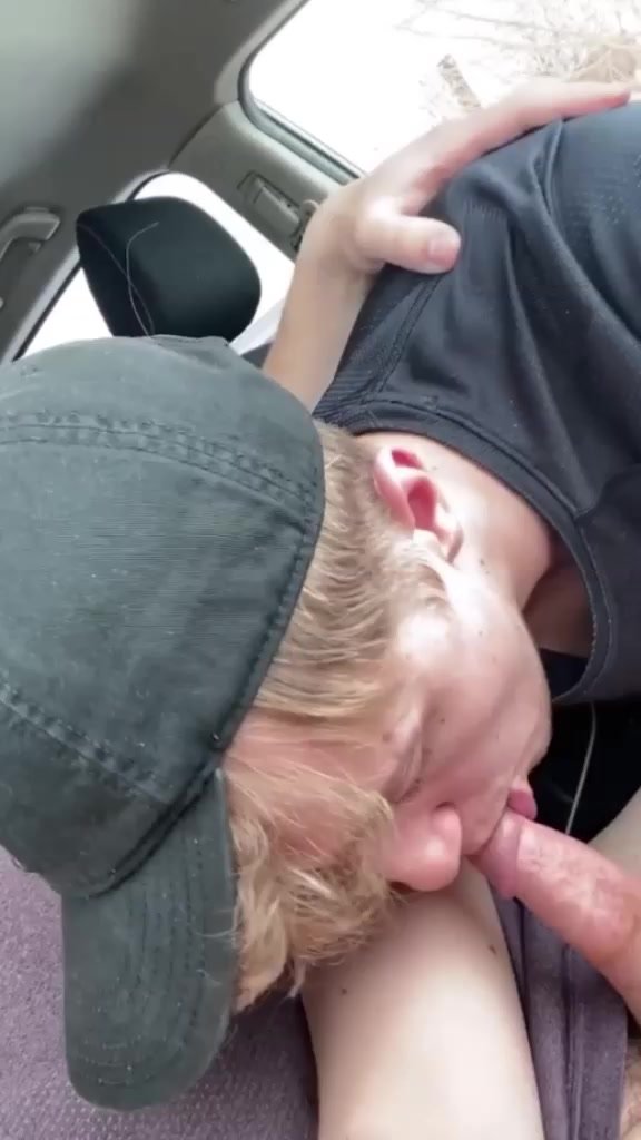 Buddy suck in car
