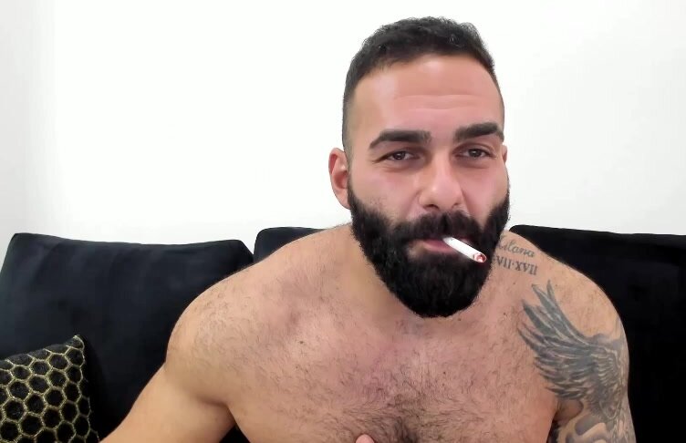 bodybuilder Roberto smoking - video 4