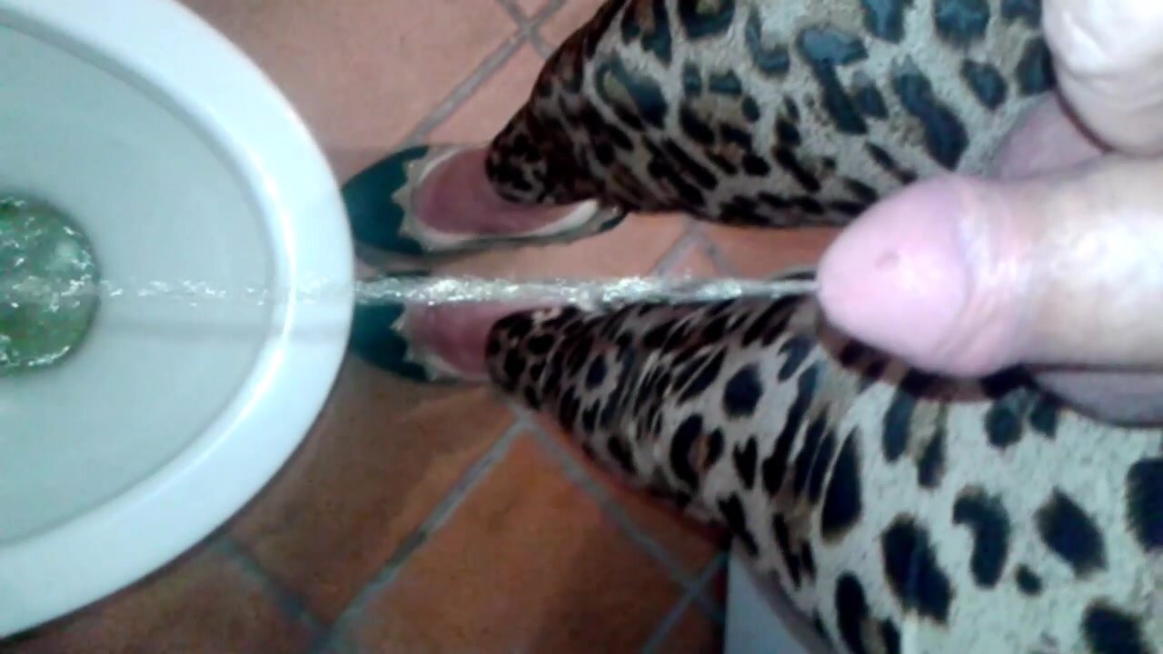 Dirty Maddy Pissing In Leopard Suit