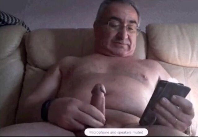 spanish grandpa wanking hard - video 2