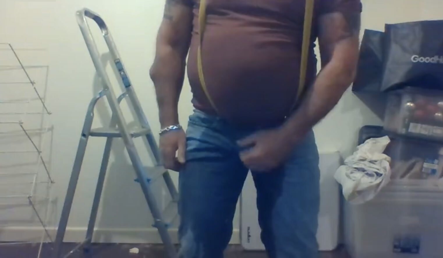 Big belly guy cums