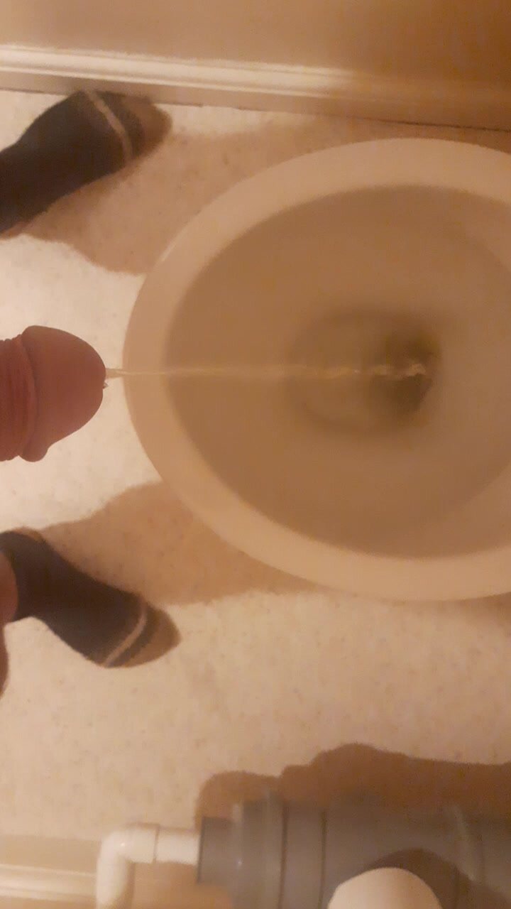 Me taking a piss - video 4