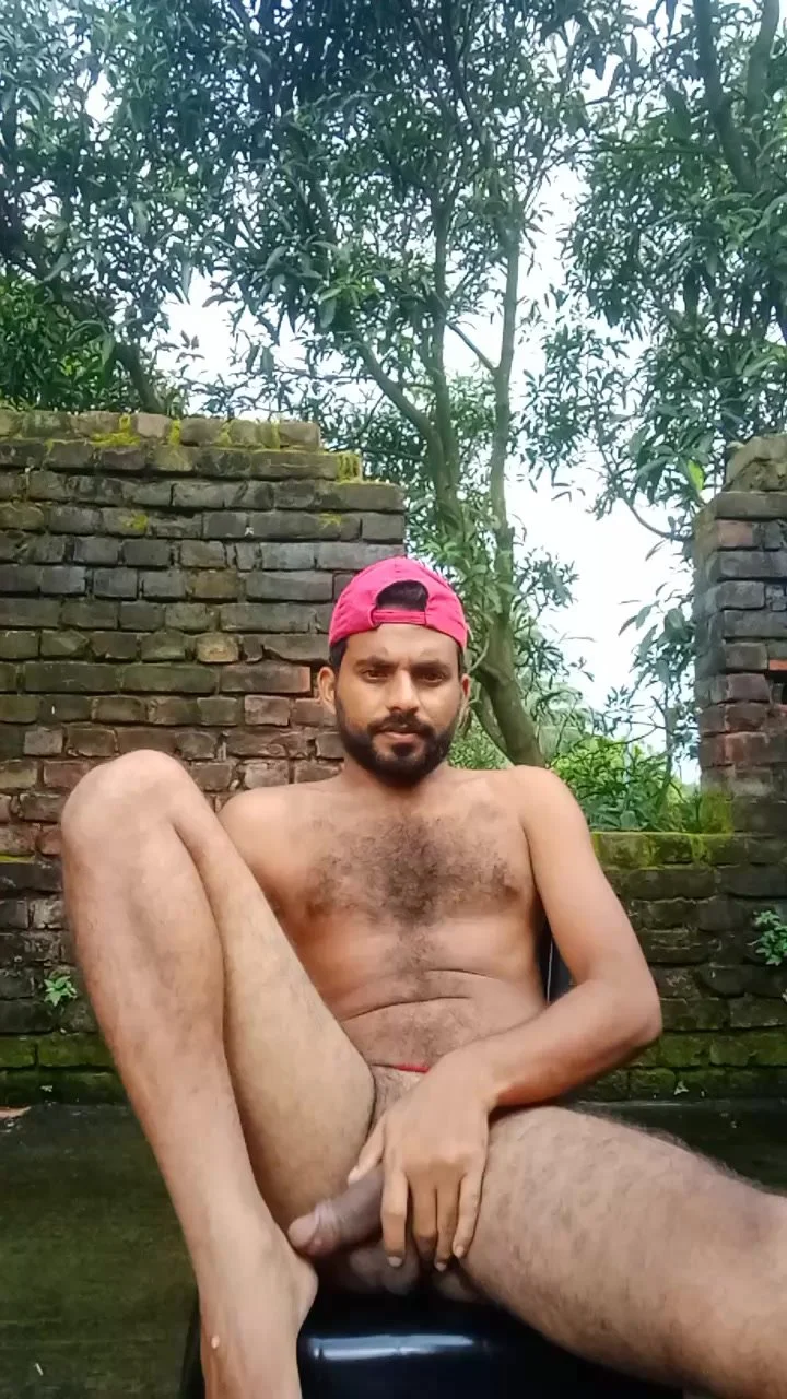 Indian: Desi naked boy chilling outdoors - ThisVid.com