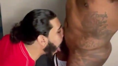 Masc guy sucks dick