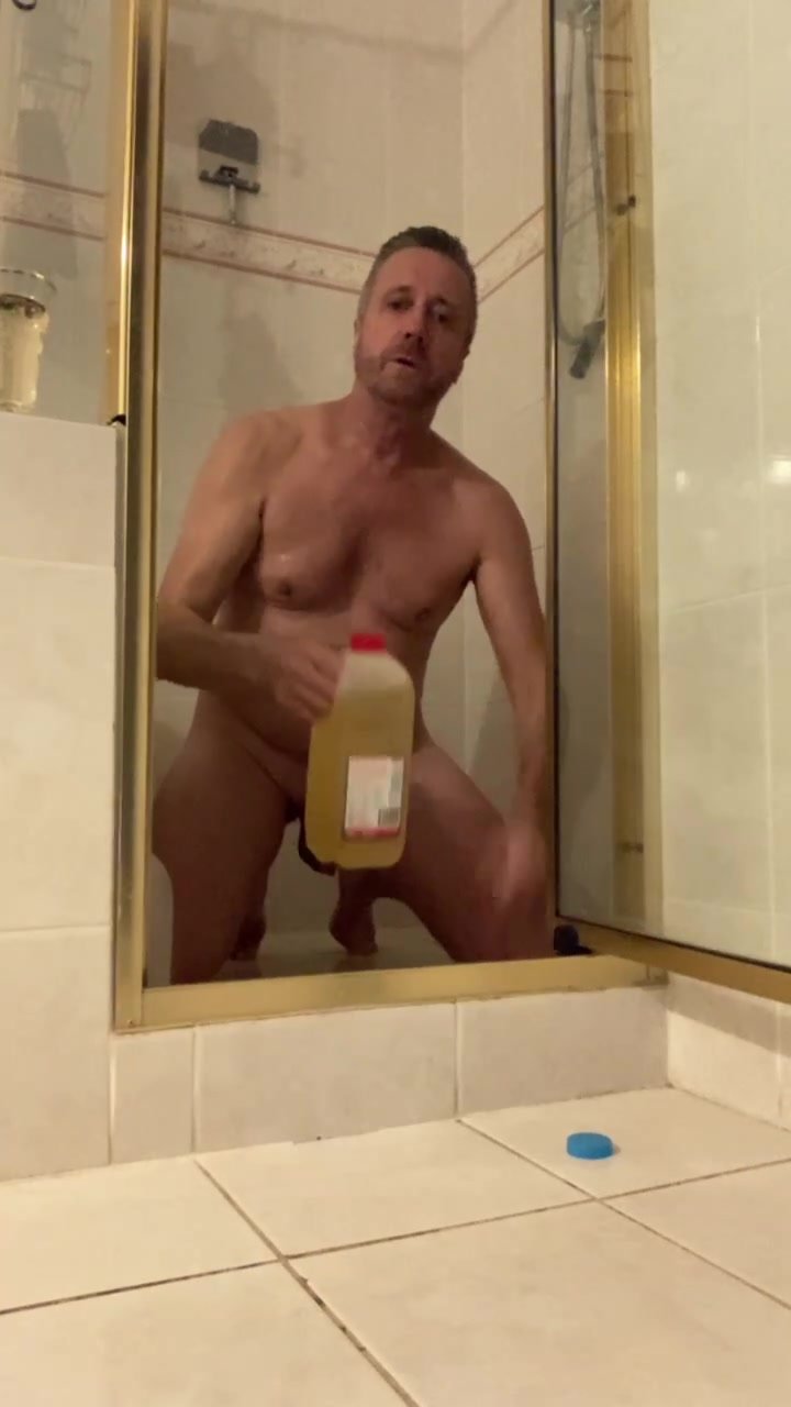 Pig Boy Rod bathes with days worth of his own piss!