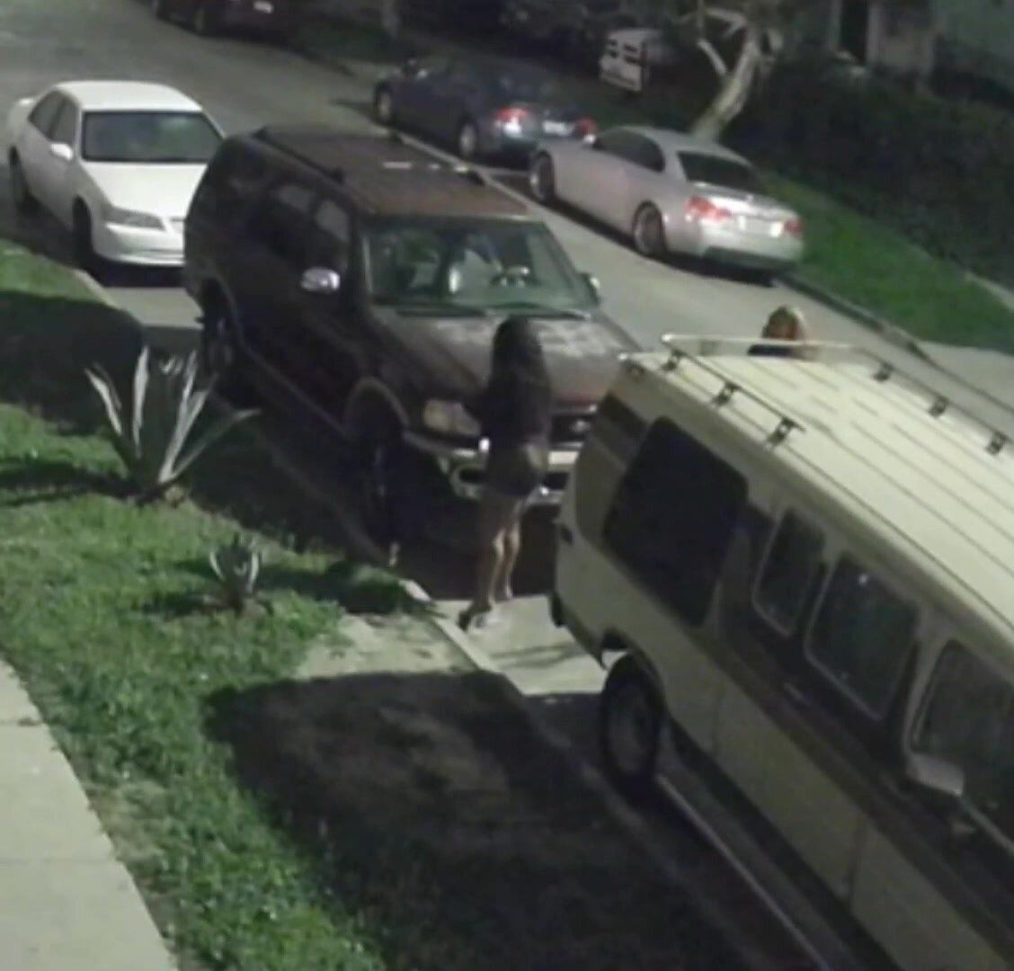 Girl pooping filmed by street cam