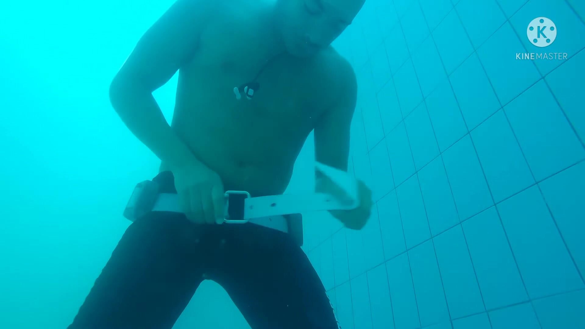 Kareem breatholding barefaced underwater with swimcap