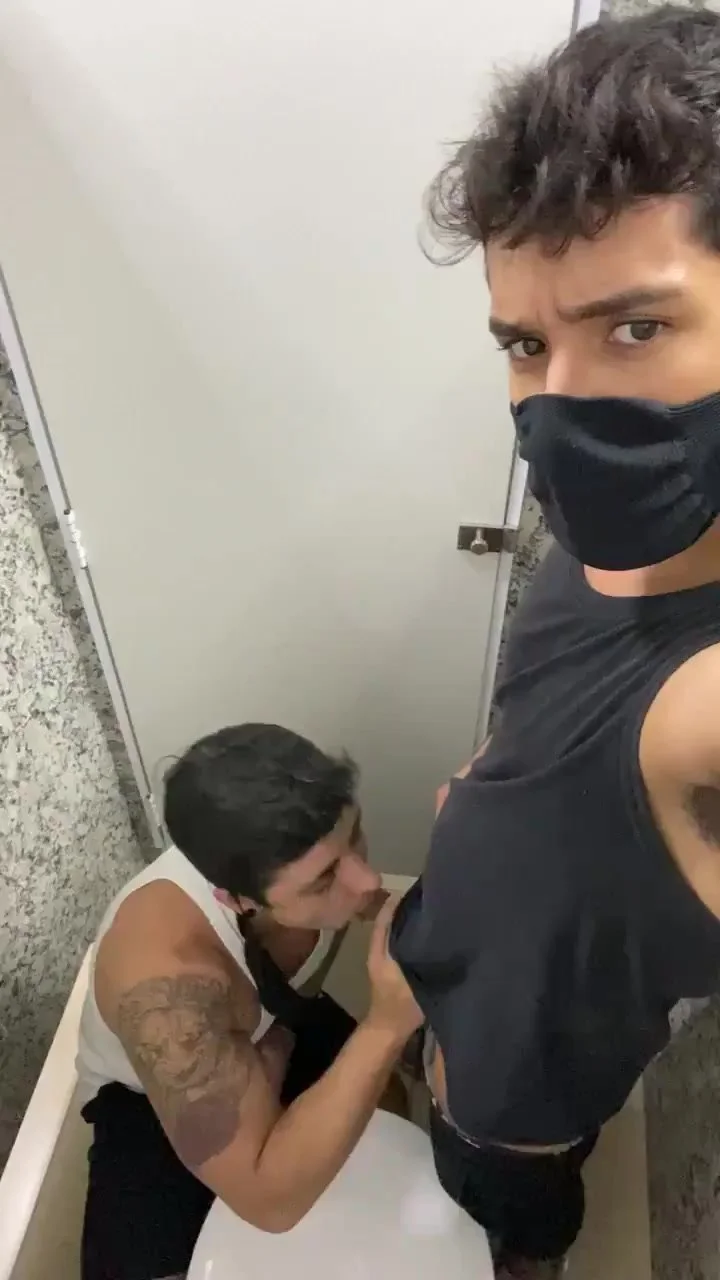 Pretty Boys Cubicle Blow Job - ThisVid.com на русском