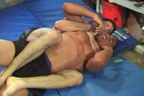 White Guy VS Black Guy Wrestling