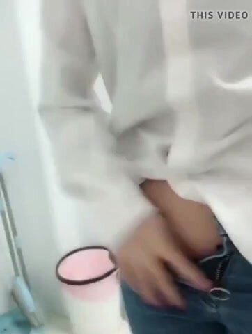 Chinese girl pissing - video 13