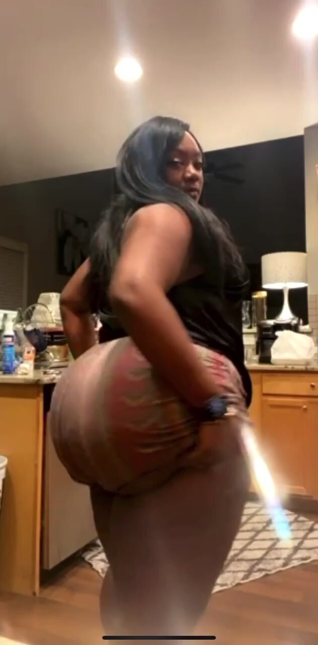 Big booty twerking - video 2