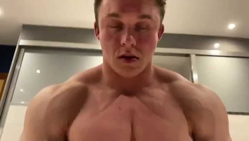 Muscle worship - video 68 - ThisVid.com