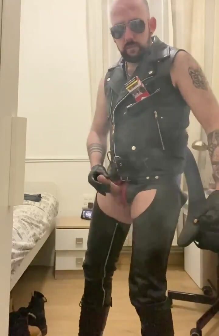 bald smoker wanks cock - video 2