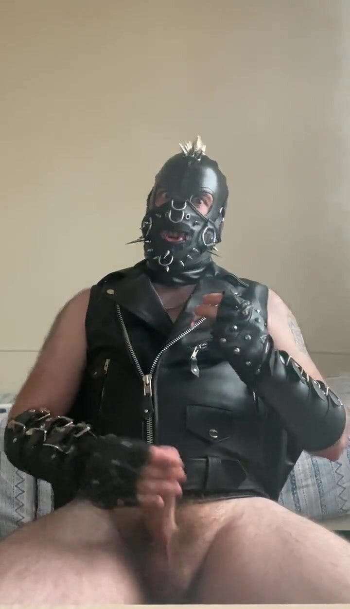 bald smoker wanks cock - video 6