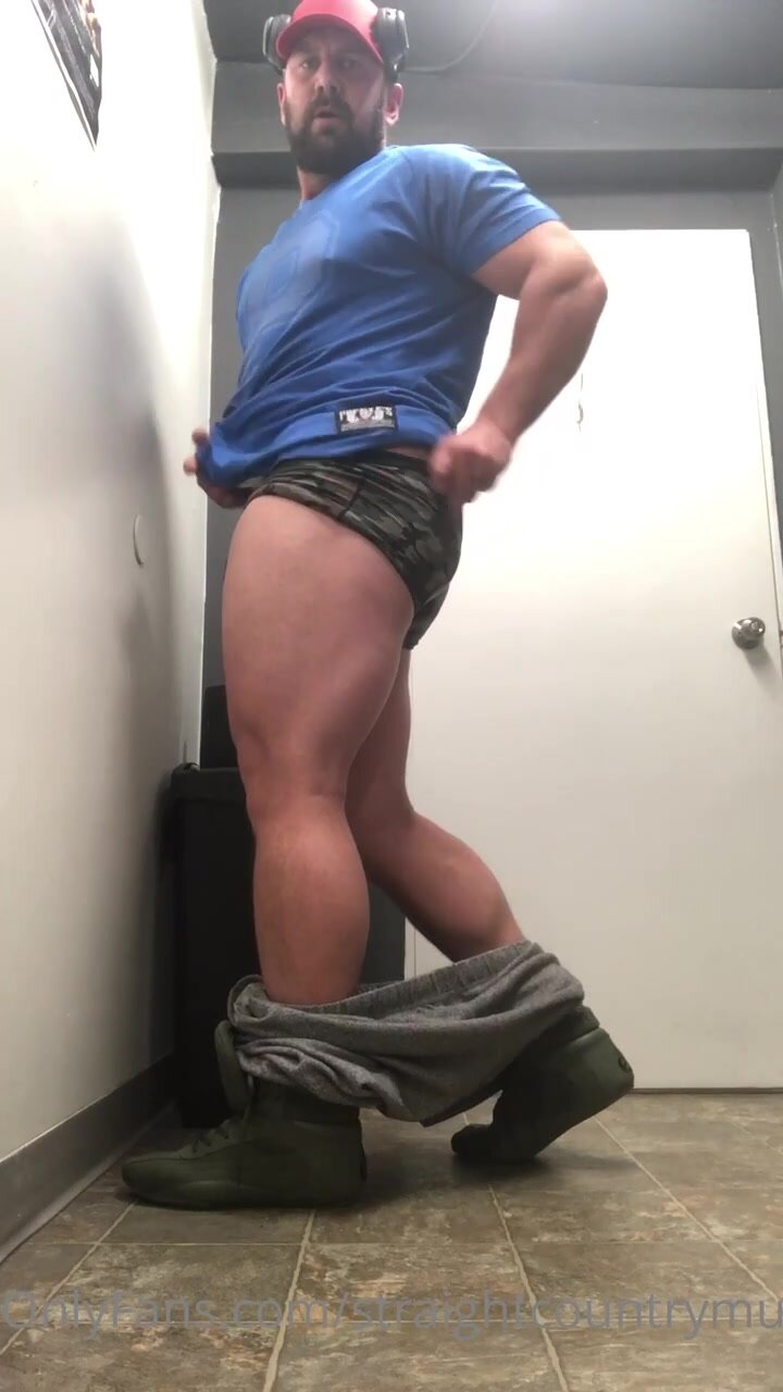 Hunky Brad Shows Off Gigantic Thighs