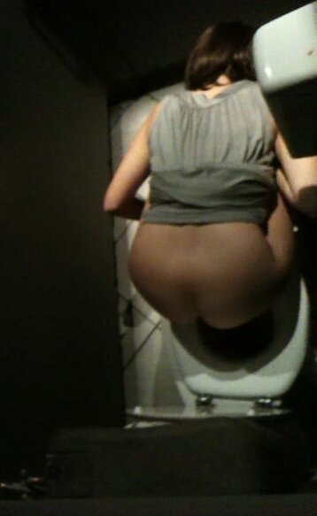 Voyeur: Night club toilet voyeur 1 - ThisVid.com