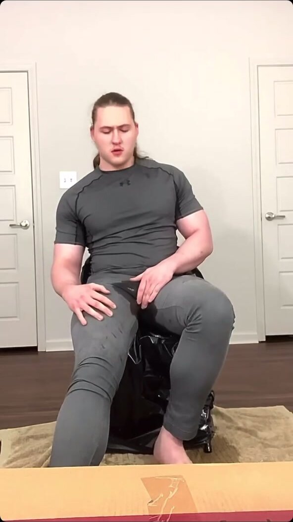Instagrammer Floods His Jeans