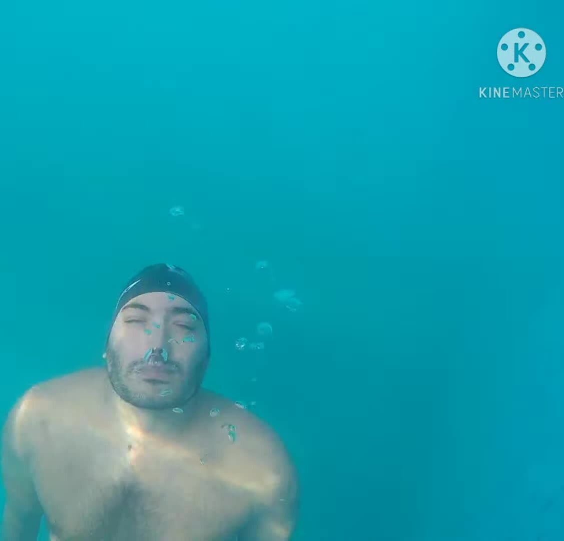 Kareem barefaced underwater swimming up