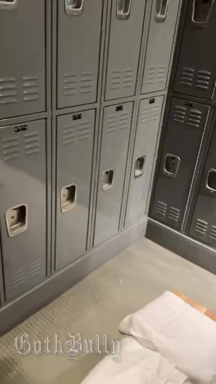 Locker Room Wedgie - ThisVid.com