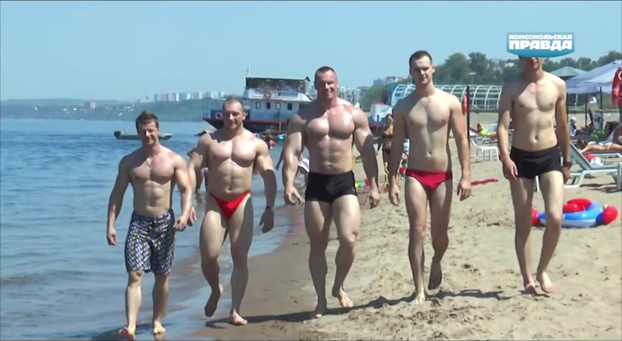 5 GUYS ON THE BEACH  (in Russian)